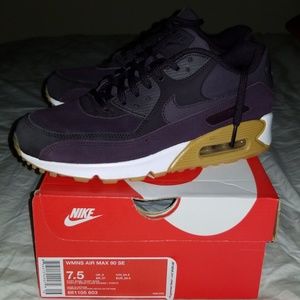 Nike Womens Air Max 90 SE